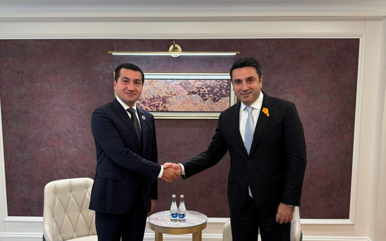 Hikmət Hacıyev Alen Simonyanla görüşdü