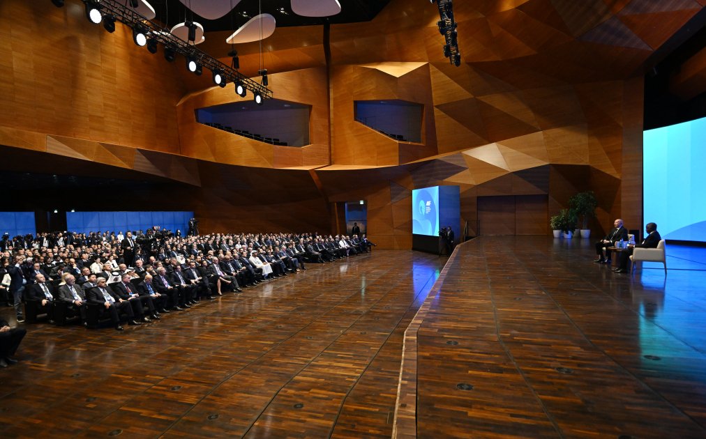 Prezident II Azərbaycan Beynəlxalq İnvestisiya Forumunda iştirak edib - Şəkil 11