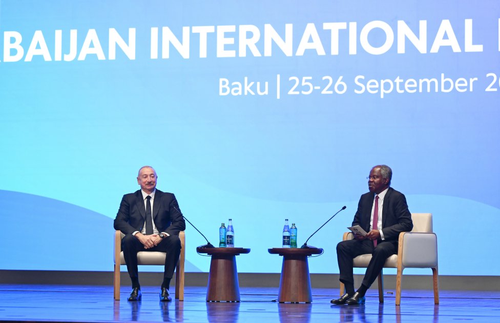 Prezident II Azərbaycan Beynəlxalq İnvestisiya Forumunda iştirak edib - Şəkil 19