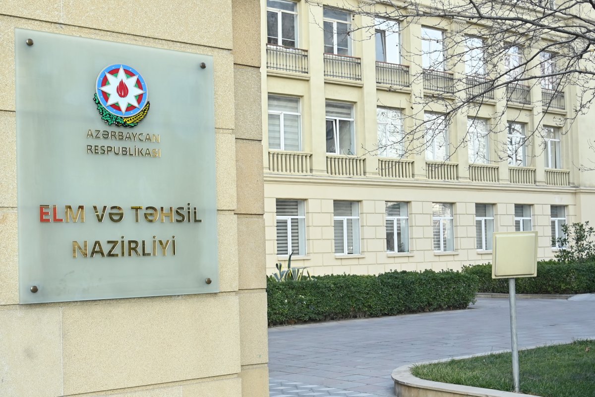 Elm və Təhsil Nazirliyi 10 milyonluq tenderi dövlətə borclu şirkətə verdi