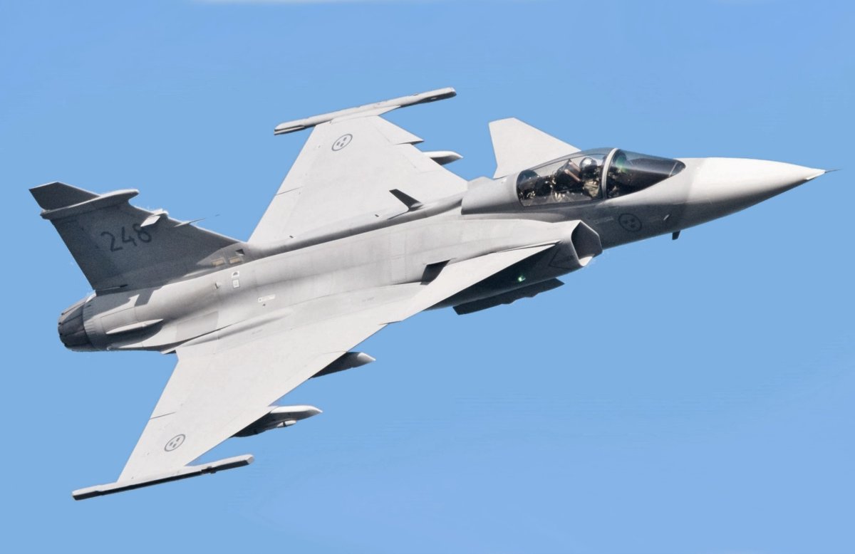 İsveç Gripen qırıcılarını Polşaya göndərəcək