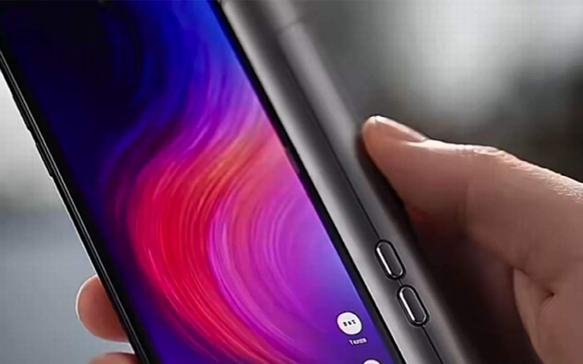 Samsung qatlanan telefonları rulon ekranla əvəz edə bilər - VİDEO