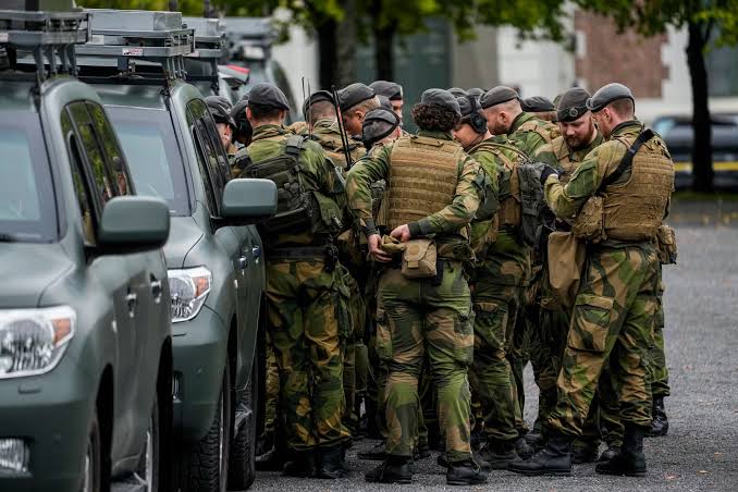 Norveç ordusunun istifadə etdiyi Çin avtomobilləri məxfi məlumatları qeydə alıb