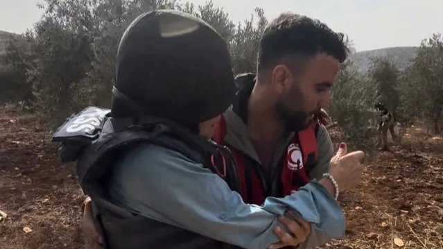 İsrailli məskunlar fələstinlilərə və amerikalı jurnalistə hücum ediblər