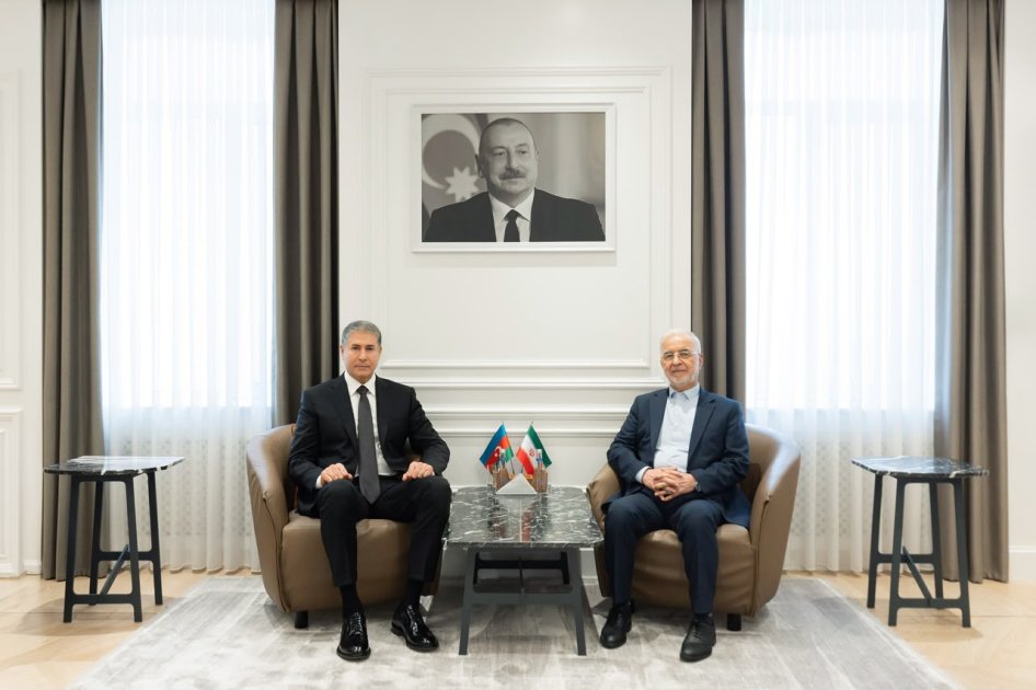 Vilayət Eyvazov iranlı həmkarı ilə görüşüb