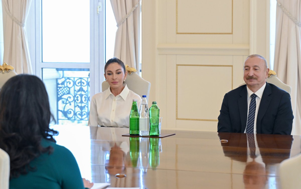 Prezident və xanımı onlarla görüşdü