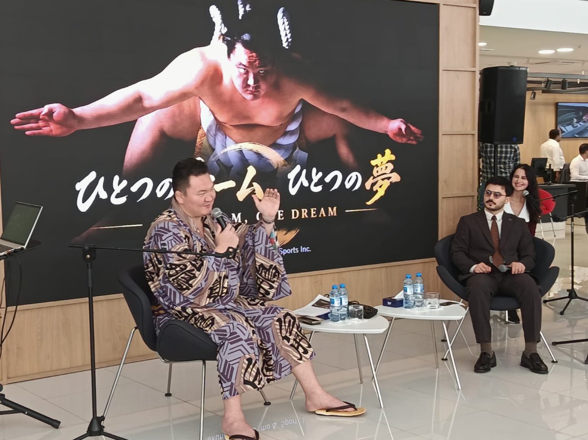 Toyota Bakı Mərkəzində dünya şöhrətli sumo çempionu ilə görüş keçirilib