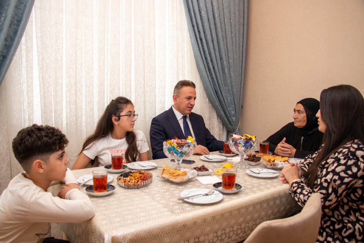Ramin Rzayev şəhid ailəsini ziyarət edib
