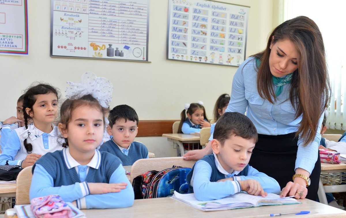 Nazirlər Kabineti müəllimlər üçün geyim qaydalarını və tələbləri müəyyən etdi