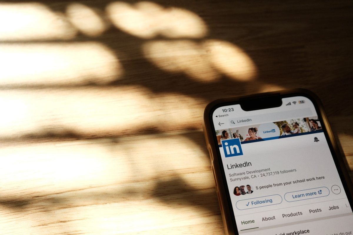 Furri tədbirləri iş tapmaq üçün LinkedIn-dən daha effektiv ola bilərmi?