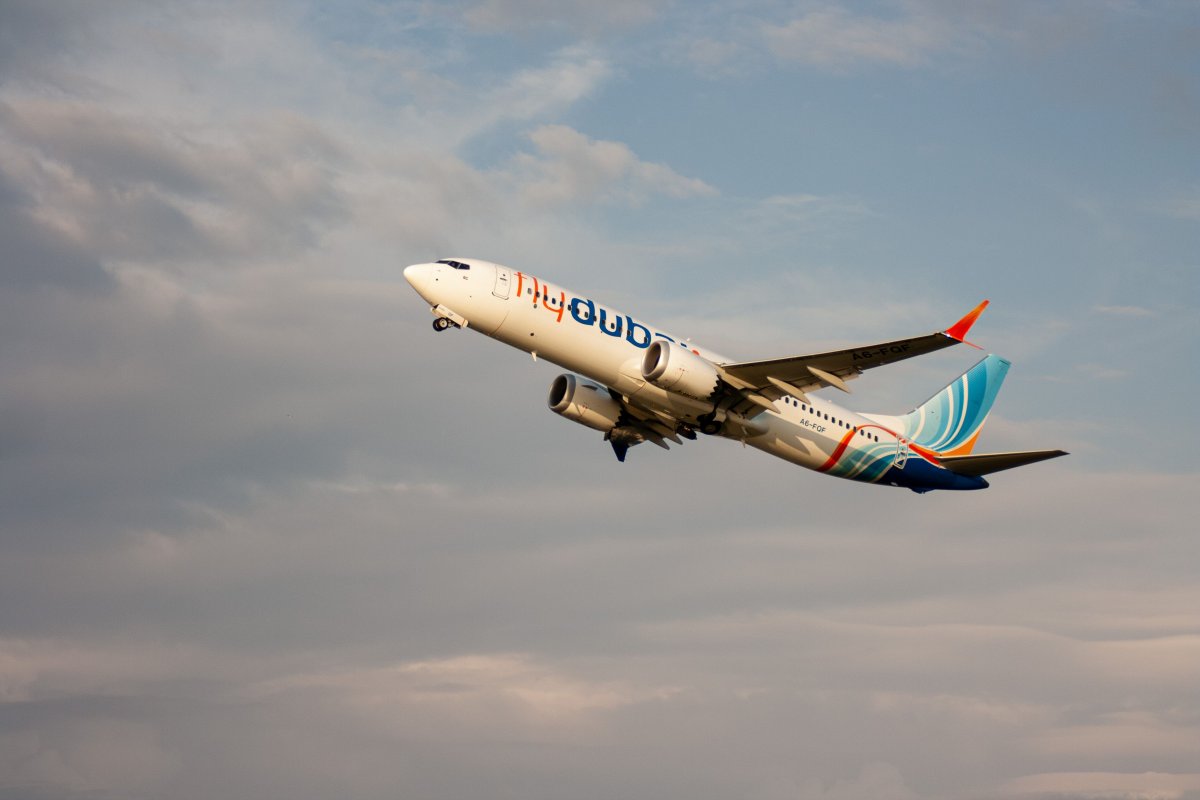 Oman Flydubai köməkçi pilotuna radikal baxışlara görə uçuş qadağası qoyubmuş